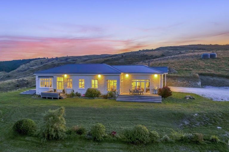 Photo of property in 67 Macraes Road, Waynes, Palmerston, 9483