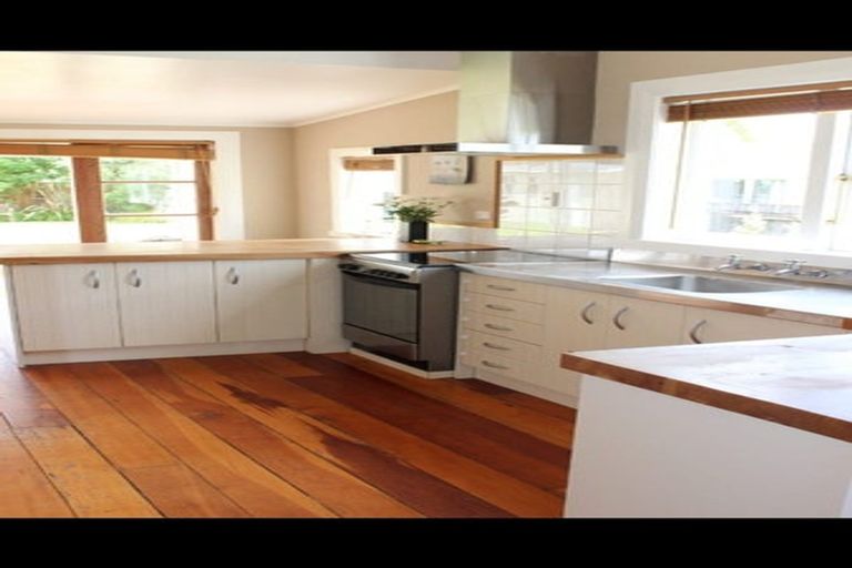 Photo of property in 27 Oxford Street, Fairfield, Hamilton, 3214