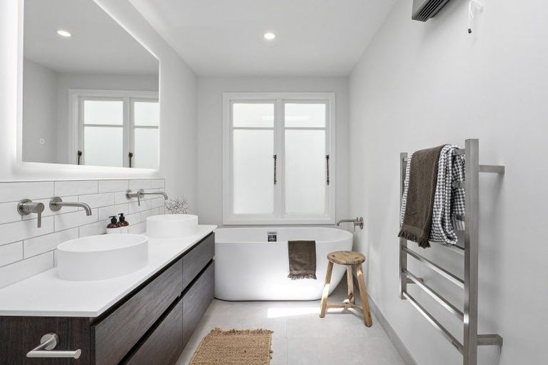 Photo of property in 18 Dyers Pass Road, Cashmere, Christchurch, 8022