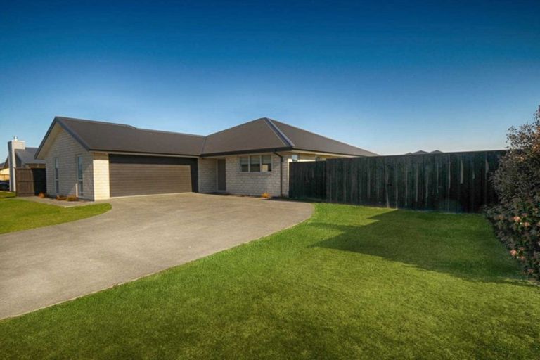 Photo of property in 11 Chestnut Place, Rangiora, 7400