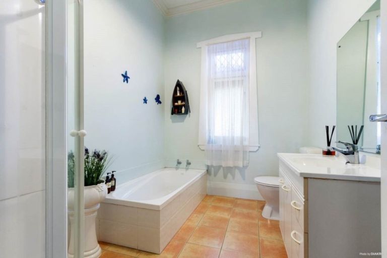 Photo of property in 54 Delta Avenue, New Lynn, Auckland, 0600