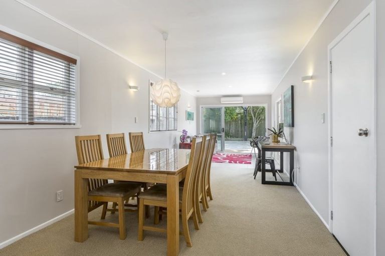 Photo of property in 32 Links Road, New Lynn, Auckland, 0600