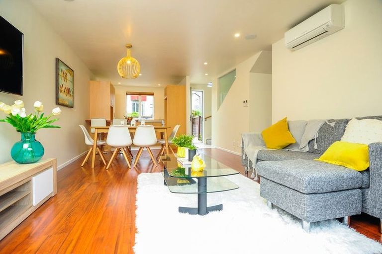 Photo of property in 43 Albionvale Road, Glen Eden, Auckland, 0602