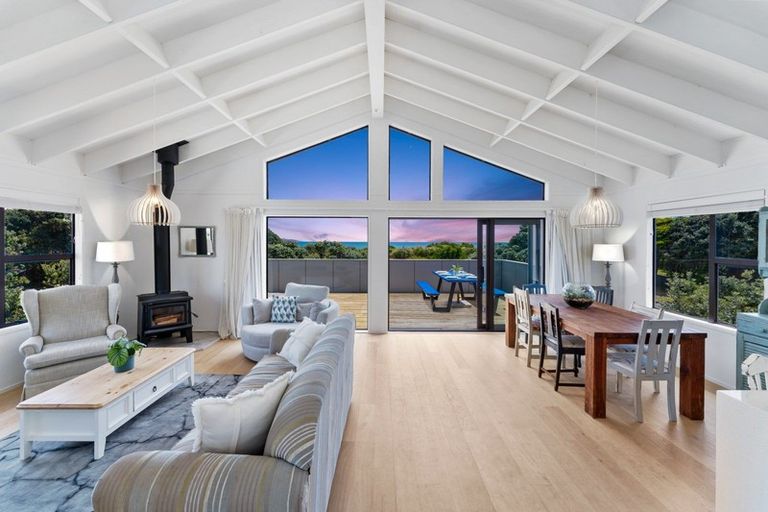 Photo of property in 106 Field Way, Waikanae Beach, Waikanae, 5036