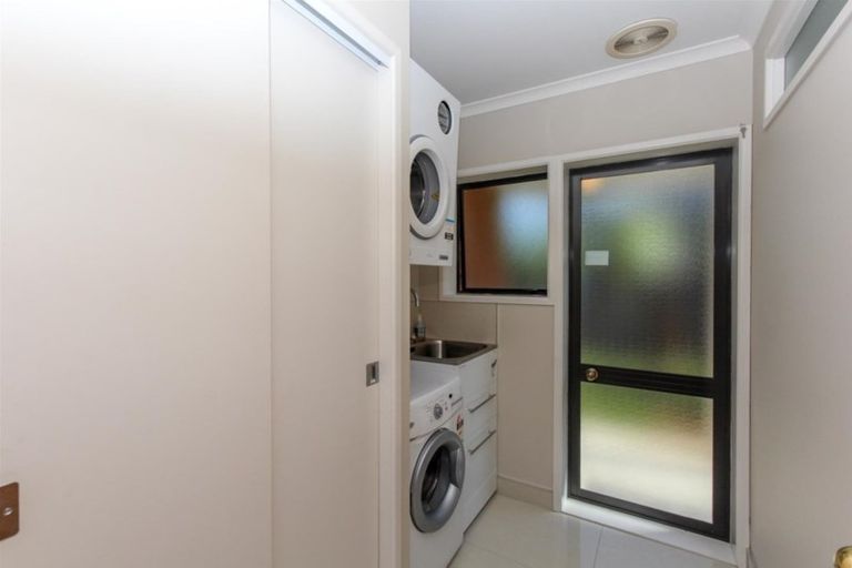 Photo of property in 13 Sandel Rise, Merrilands, New Plymouth, 4312
