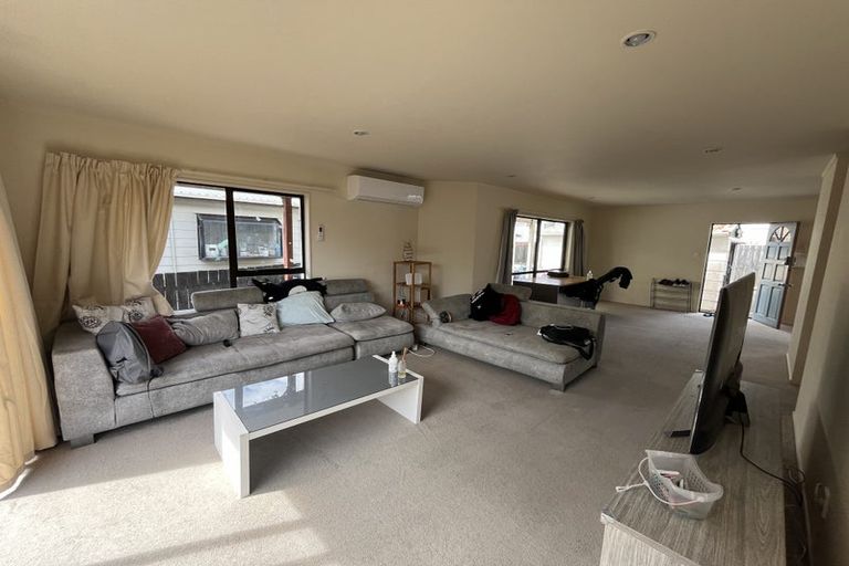Photo of property in 2/14 James Street, Bayview, Auckland, 0629