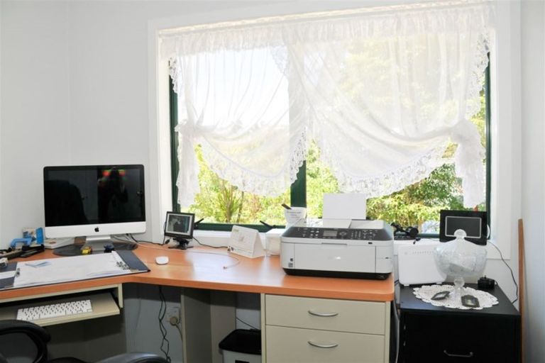 Photo of property in 36 Emlyn Place, Torbay, Auckland, 0630