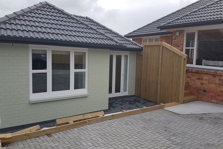 Photo of property in 19 Taupo Street, Green Bay, Auckland, 0604