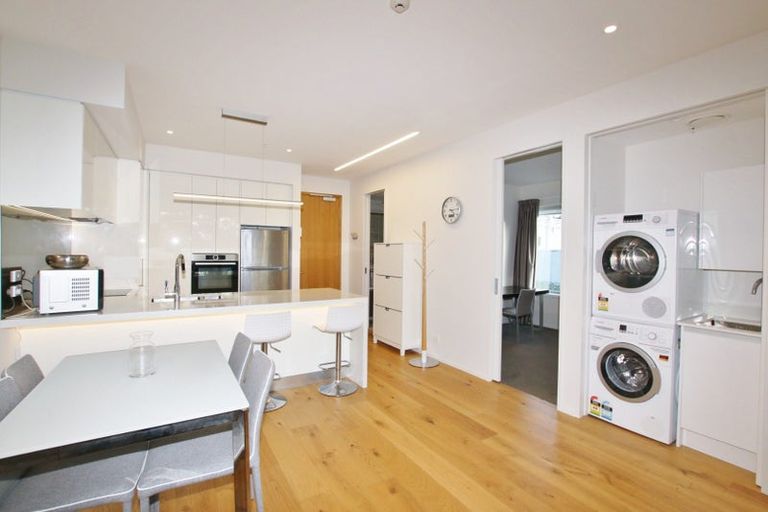 Photo of property in 6/585g Beach Road, Rothesay Bay, Auckland, 0630