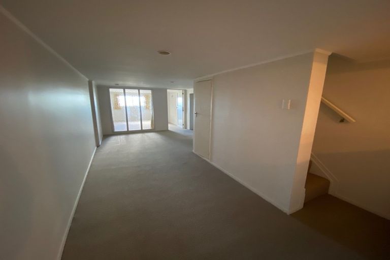 Photo of property in 8 Speedy Crescent, Hillcrest, Auckland, 0627