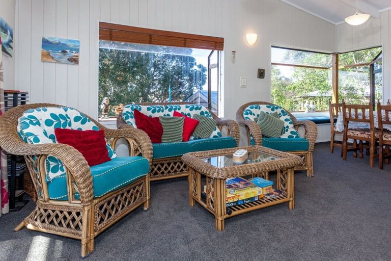 Photo of property in 105 Park Avenue, Whangamata, 3620