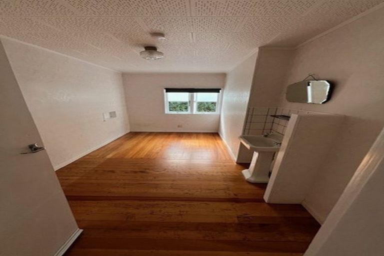 Photo of property in 1/27 Gazelle Avenue, Beach Haven, Auckland, 0626