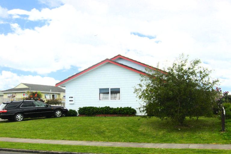 Photo of property in 27 Robert Skelton Place, Clendon Park, Auckland, 2103