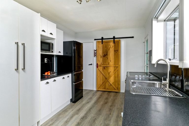 Photo of property in 7 Blythe Place, Glendene, Auckland, 0602