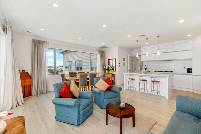 Photo of property in 25 Pioneer Rise, Silverdale, 0932