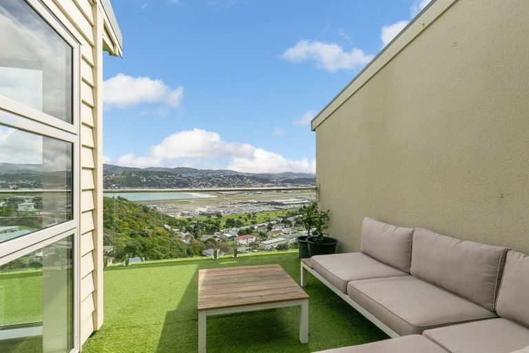 Photo of property in 15 Birkhall Grove, Strathmore Park, Wellington, 6022