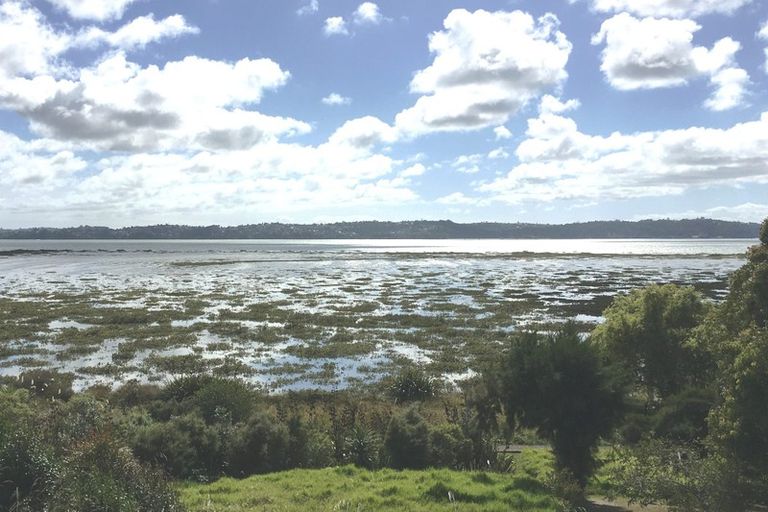 Photo of property in 38a Rewarewa Road, Te Atatu Peninsula, Auckland, 0610