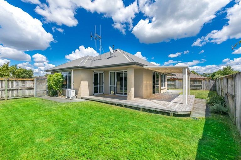 Photo of property in 20 Whitford Place, Rototuna North, Hamilton, 3210