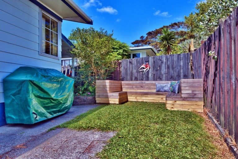 Photo of property in 1/95 Atkinson Road, Titirangi, Auckland, 0604