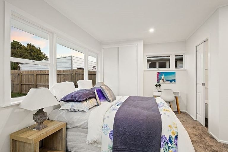 Photo of property in 7 Karamu Street, Te Atatu Peninsula, Auckland, 0610