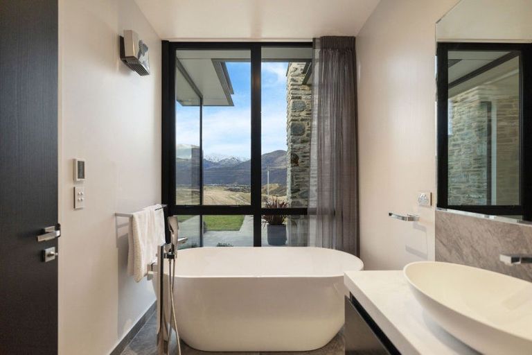Photo of property in 6 Bloxham Lane, Lake Hayes, Queenstown, 9371