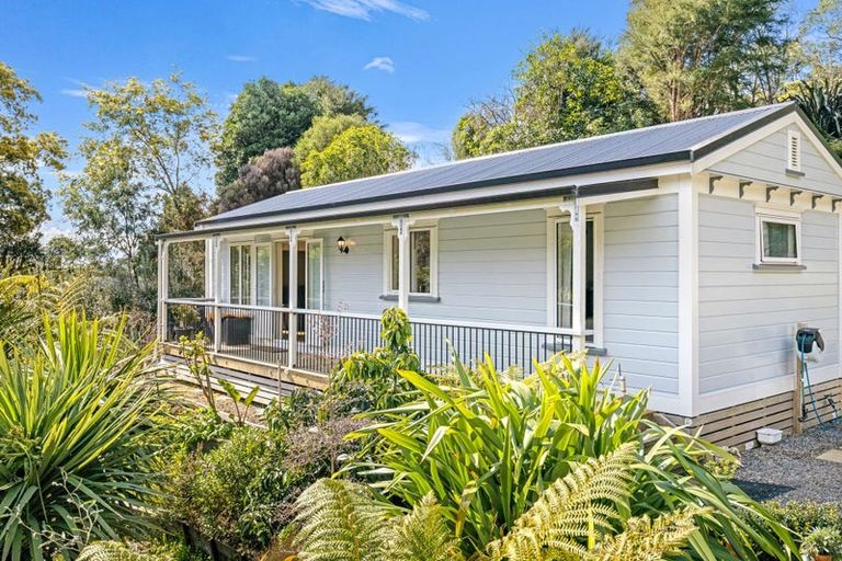 Photo of property in 16 Angle Street, Picton, 7220