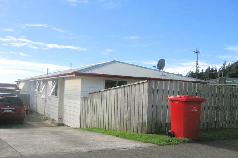 Photo of property in 2 Japonica Crescent, Ranui, Porirua, 5024