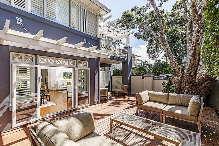 Photo of property in 270 Hurstmere Road, Takapuna, Auckland, 0622