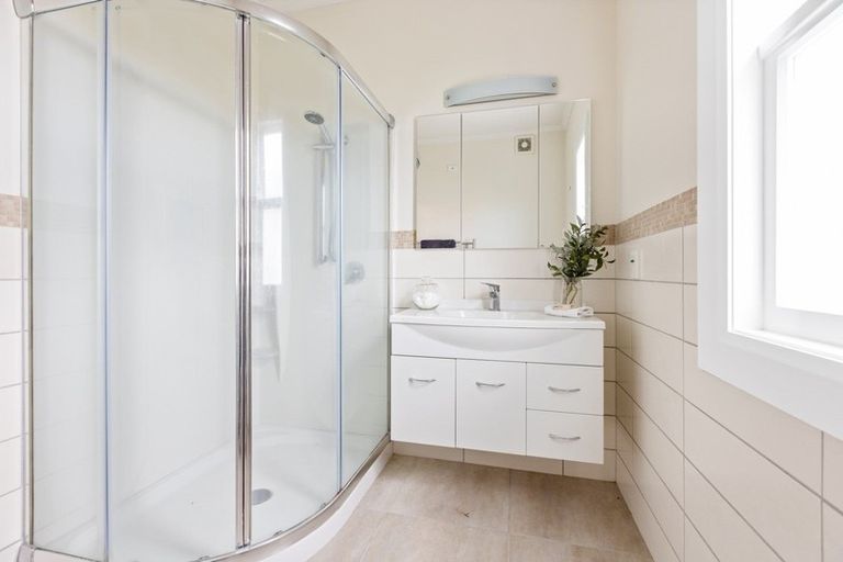 Photo of property in 18 Cobden Road, Bluff Hill, Napier, 4110