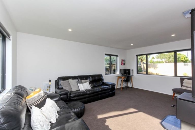 Photo of property in 1 Ranfurly Street, Frankleigh Park, New Plymouth, 4310