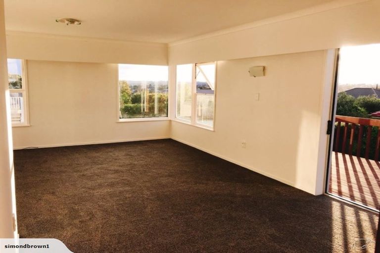 Photo of property in 2/12 Westwell Road, Belmont, Auckland, 0622