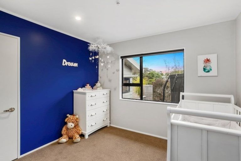 Photo of property in 33 D'oyly Drive, Stanmore Bay, Whangaparaoa, 0932