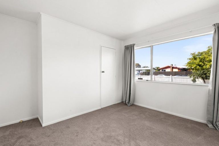 Photo of property in 8 Cortes Crescent, Flaxmere, Hastings, 4120