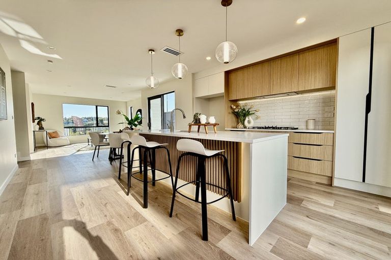 Photo of property in 142 Vintry Drive, Kumeu, 0810