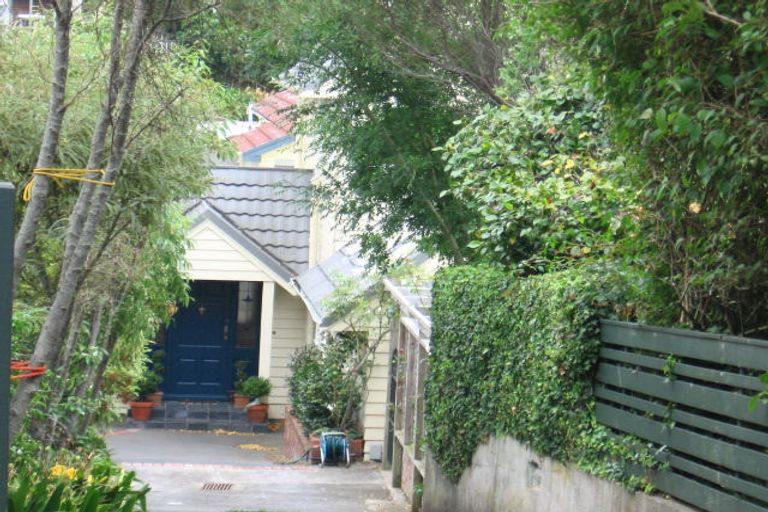 Photo of property in 24 Lochiel Road, Khandallah, Wellington, 6035