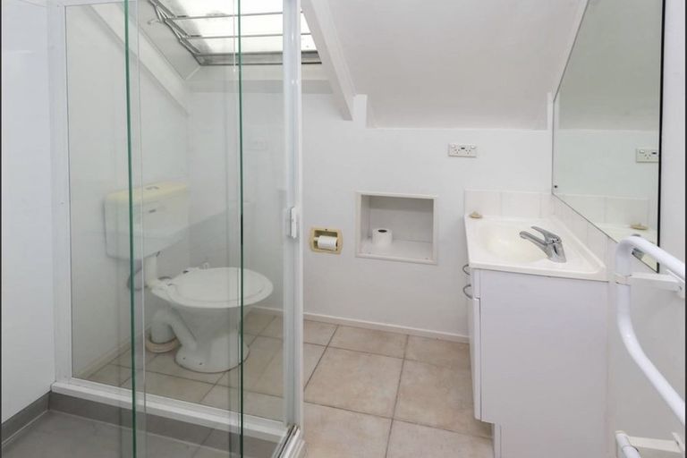 Photo of property in 2/9 Askew Place, Farm Cove, Auckland, 2012