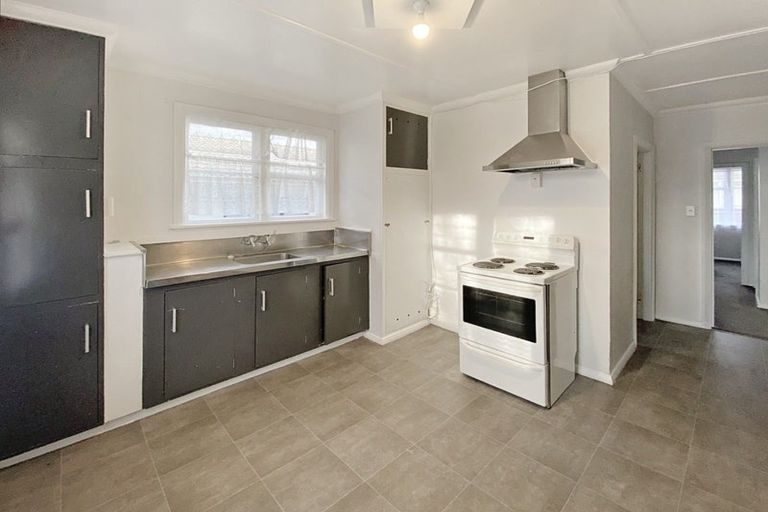 Photo of property in 660 Featherston Street, Roslyn, Palmerston North, 4414