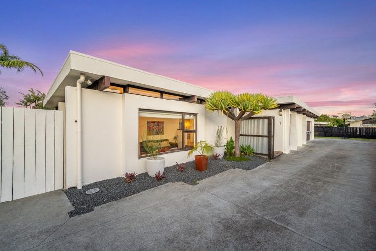 Photo of property in 7 Tabago Place, Half Moon Bay, Auckland, 2012