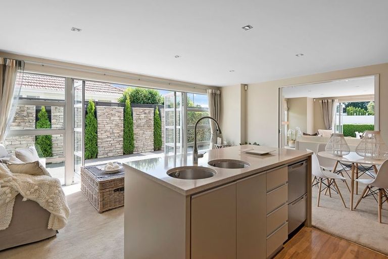 Photo of property in 72 Wai-iti Terrace, Bryndwr, Christchurch, 8052