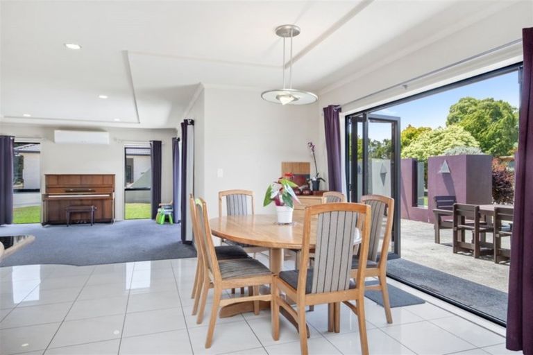 Photo of property in 8 Frank Knight Place, Waiuku, 2123