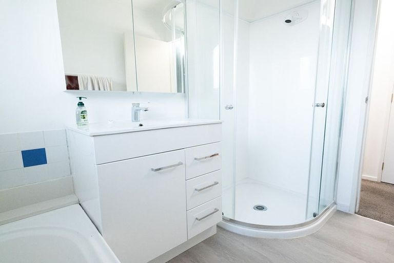 Photo of property in 25 Loughanure Place, Massey, Auckland, 0614