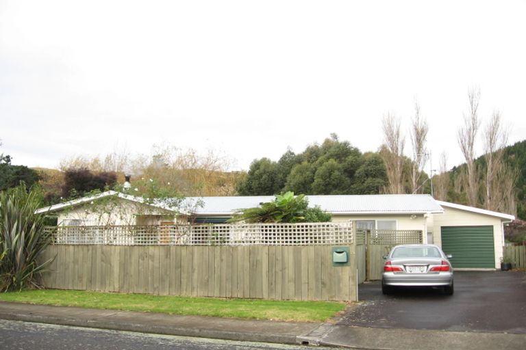 Photo of property in 24 Buckley Grove, Paraparaumu, 5032