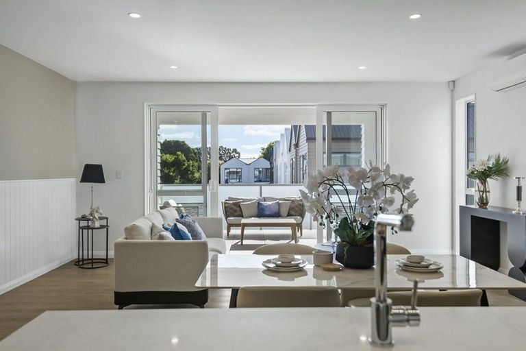 Photo of property in 4 Yellow Pear Lane, Karaka, 2578