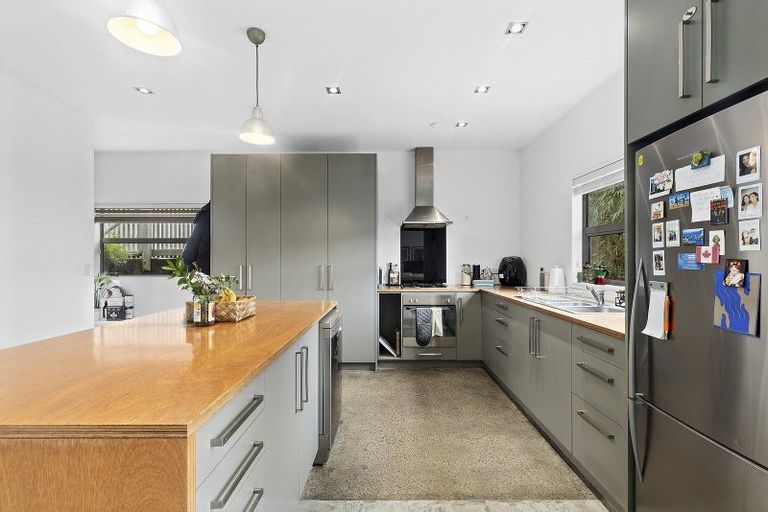 Photo of property in 70 Lavaud Street, Berhampore, Wellington, 6023