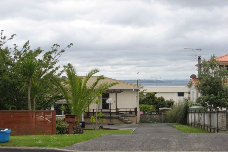 Photo of property in 1332 Whangaparaoa Road, Army Bay, Whangaparaoa, 0930