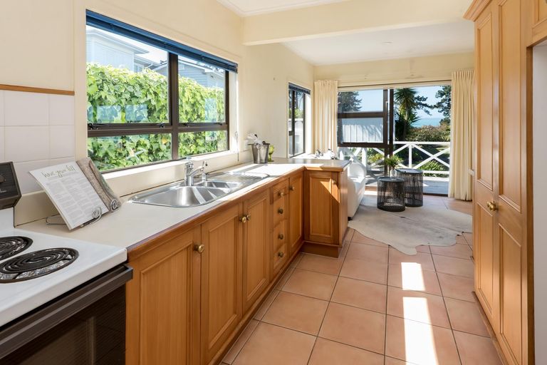 Photo of property in 58 Marine Parade, Mellons Bay, Auckland, 2014