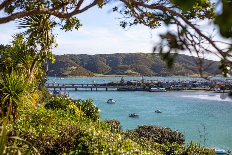 Photo of property in 61 Bayview Road, Paremata, Porirua, 5024