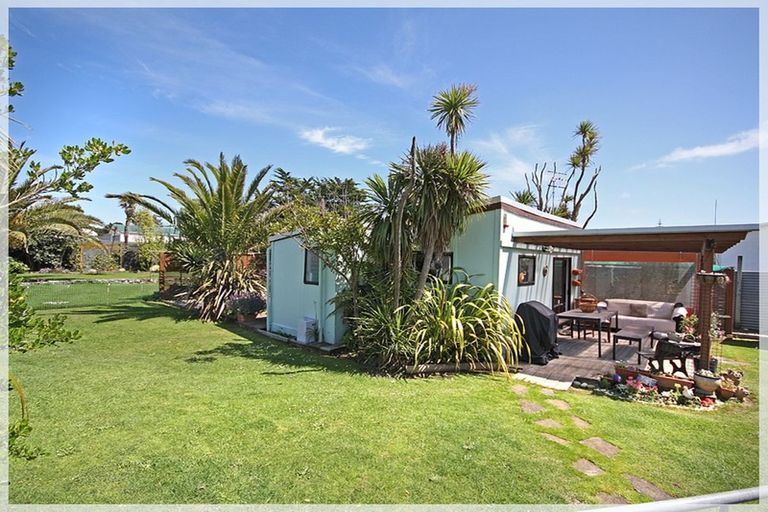 Photo of property in 4 Holben Parade, Foxton Beach, Foxton, 4815