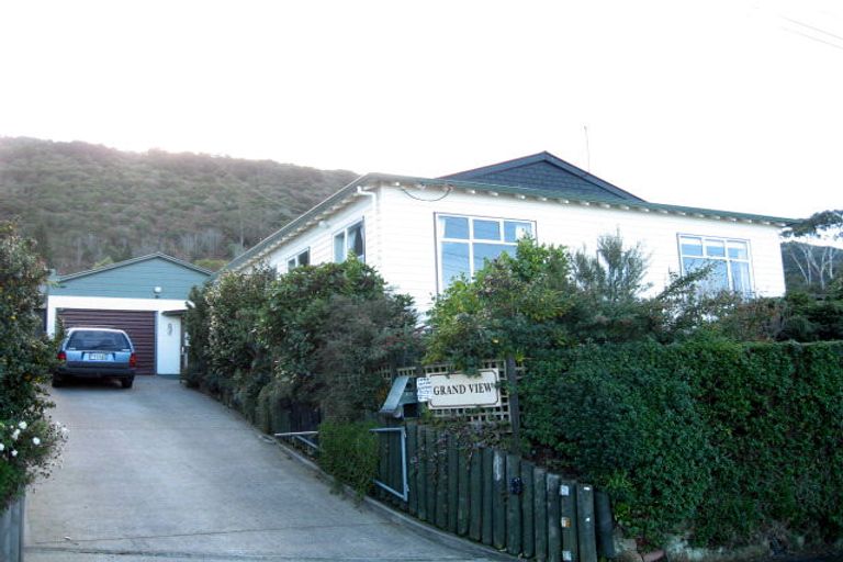 Photo of property in 11 Monowai Road, Ravensbourne, Dunedin, 9022