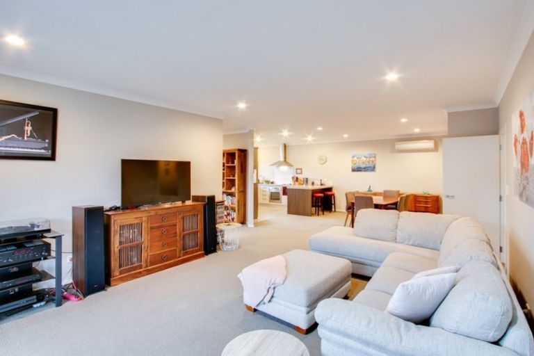 Photo of property in 14 Palliser Place, Poraiti, Napier, 4112